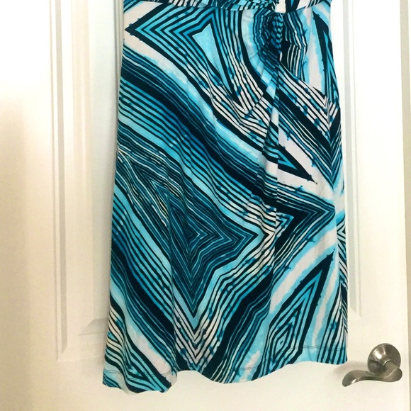 Cropped shoulder geometric print dress - Picture 6 of 8